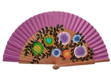 Cargar imagen en el visor de la galería, Artístico abanico Fantasía Picassio con figuras geométricas de óvalos coloridos entre enredaderas, un emocionante desorden ordenado capaz de captar todas las miradas.
La pintura de la abstracción geométrica tiene una presencia dinámica, que dotará un increíble aspecto elegante. Disfrute de la energía que propaga el arte pintado a mano y enamórese todos los días de un diseño fuera de lo común.