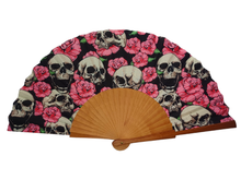 Cargar imagen en el visor de la galería, Abanico Skull Calaveras Fan 💀🌺