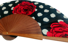 Cargar imagen en el visor de la galería, Los estampados son los protagonistas en este atractivo abanico y sus clásicas versiones dan un giro con este combo de lunares y rosas rojas entre lo tradicional y lo moderno. Ver la vida a lunares es sinónimo de alegría y de tener un gusto especial que con el atrevido mix del símbolo del amor (la rosa) aún consiguen hacer de este abanico ser más original. Este mix & match de grandes lunares con rosas XL consiguen un vibrante y bonito print en el apasionado abanico de La Lola.