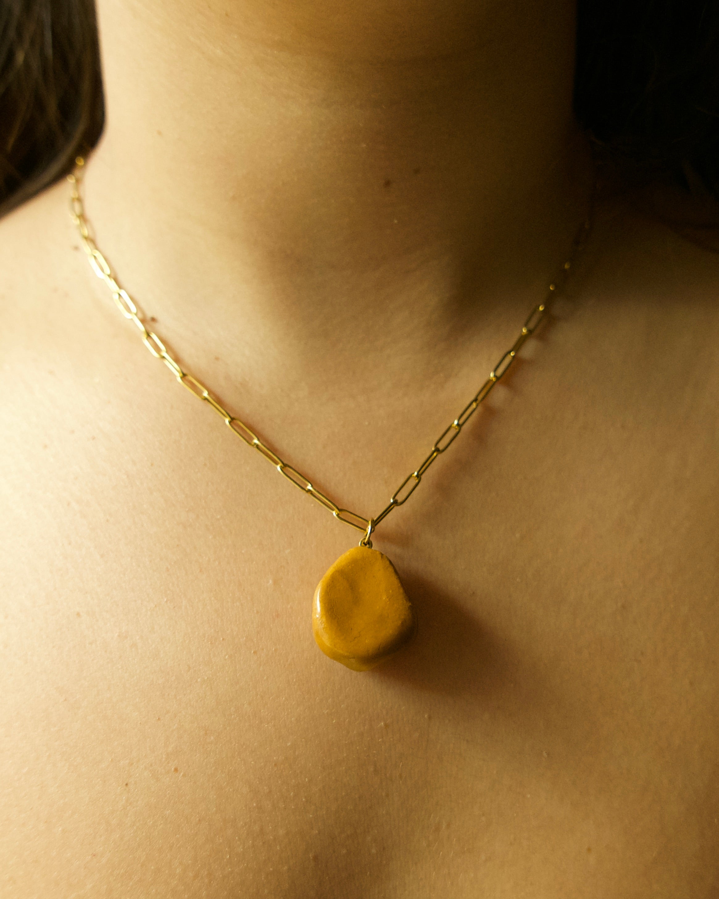 Collar Gota Ocre