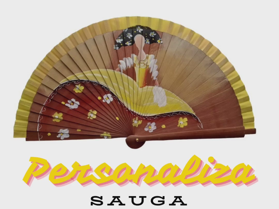 No podía faltar en nuestro repertorio Sauga el homenaje a la excepcional obra de Velázquez "Las meninas". El abanico Chic Meninas, un distinguido abanico moderno, galán y muy femenino que proyecta la imagen de una creativa silueta de mujer con un alegre atuendo e impactante vuelo en su falda. El abanico Chic Meninas reactiva los clásicos para seguir manteniéndolos vivos, logrando crear de nuevo tendencia.